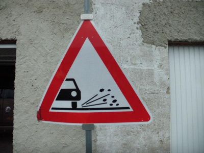 Warnschild "Unbefestigter Fahrbahnrand"